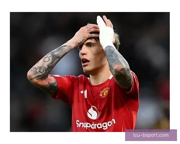 曼联正式宣布范尼加盟担任助理教练，重返老特拉福德辅佐滕哈赫